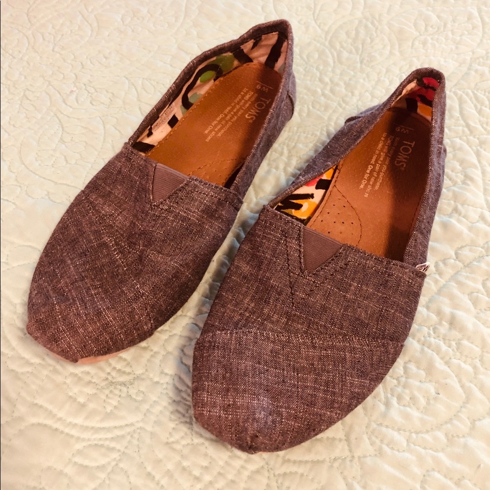 Toms - Picture 2 of 2